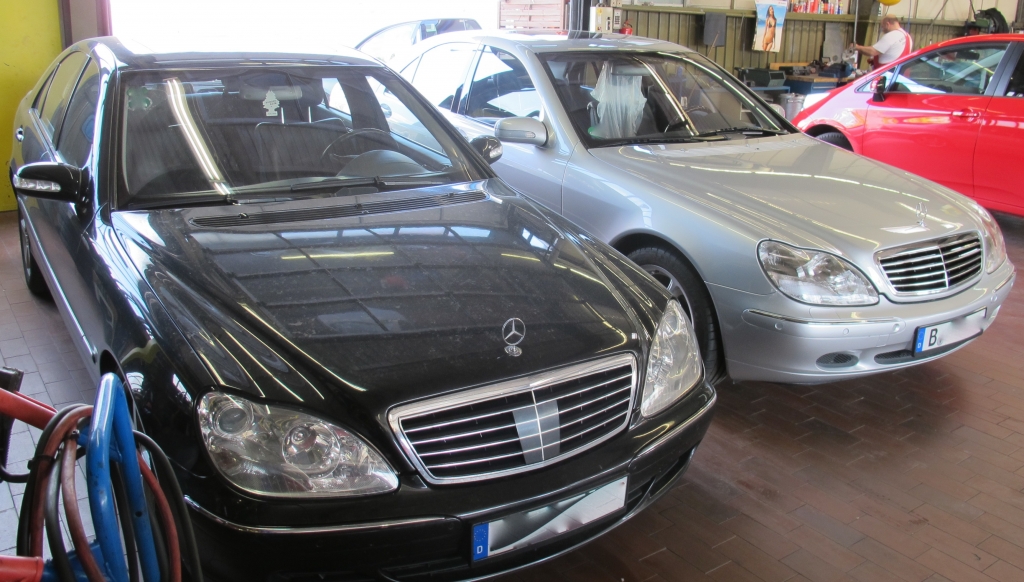 Mercedes-Benz W220 