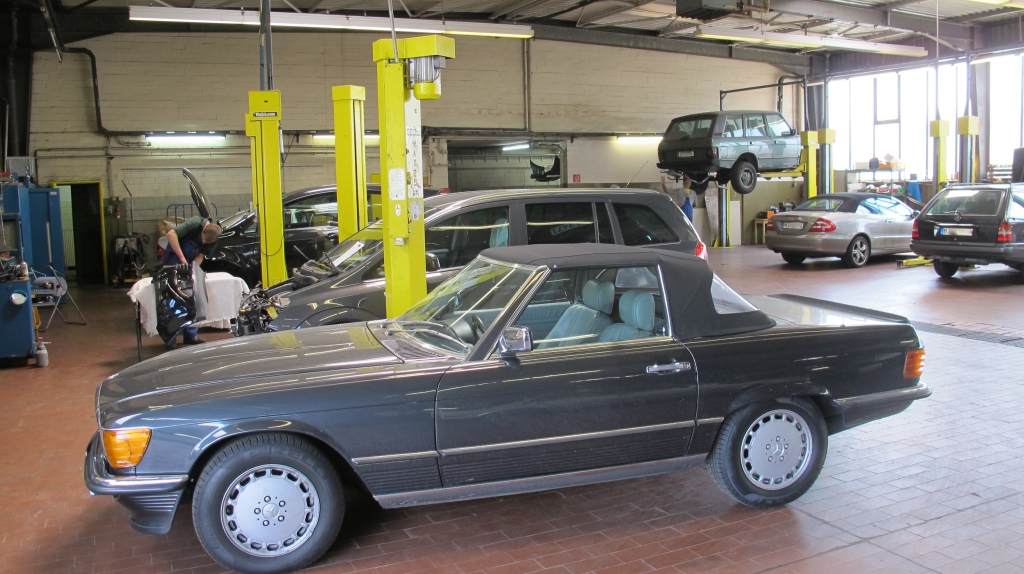 Mercedes-Benz SL W107